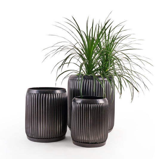 This beautiful large black metal planter by Palasa can bring life to any space. Use this black metal indoor planter pot set any where in your living room, bedroom or even entryway.