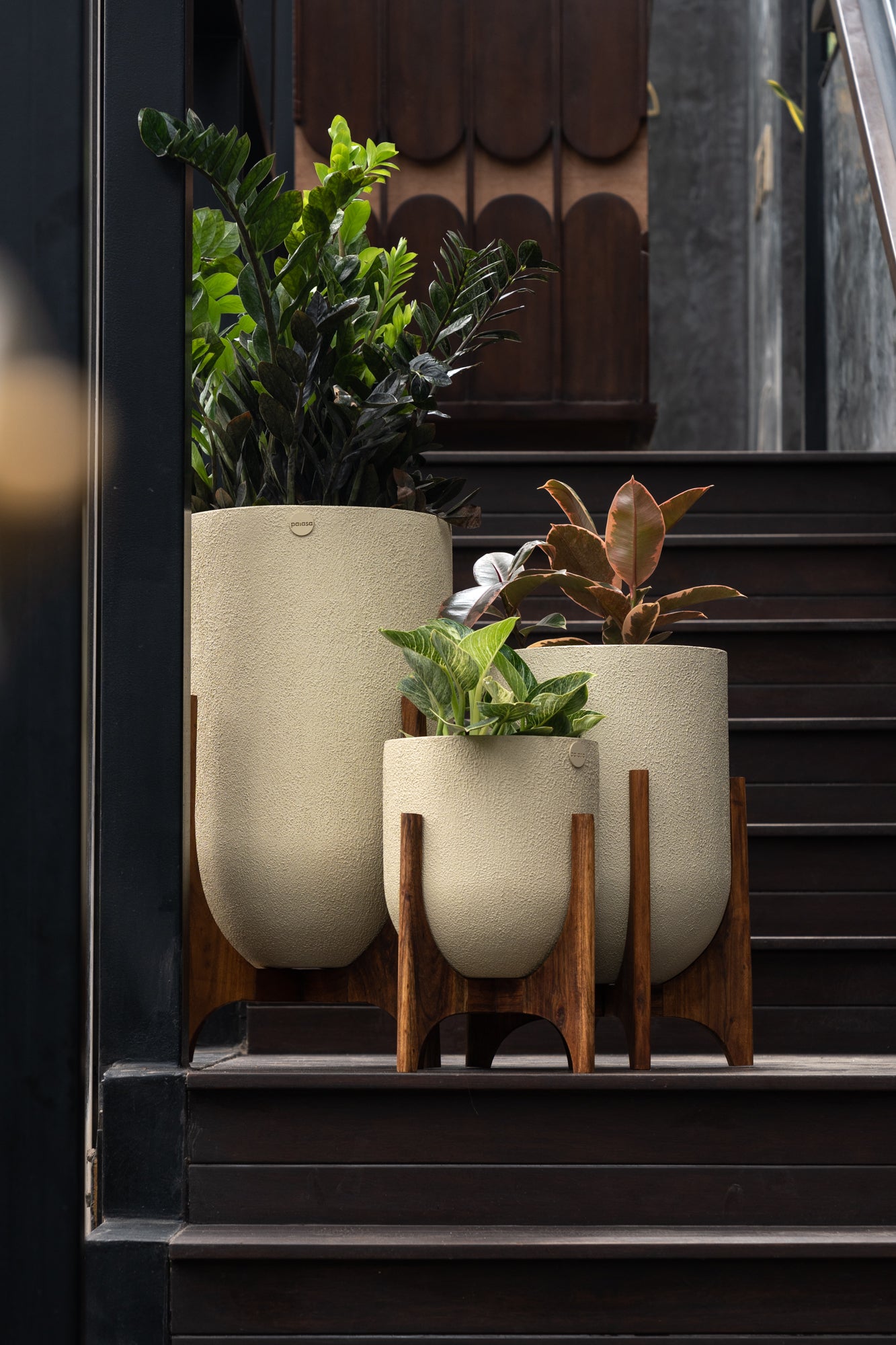 An Ode to the mid century designs with the beige Ammo Planter with Woods stand. This Beige FRP Planter is a perfect planter to place indoors. Shop online for FRP Planter Pots.