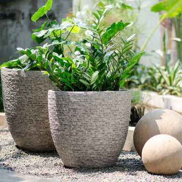 This modern GRC planter is made of a robust mix of concrete and fiber, with a beautiful raw finish in grey and white. Suitable for outdoor or indoor use, give your space a refreshing new look.